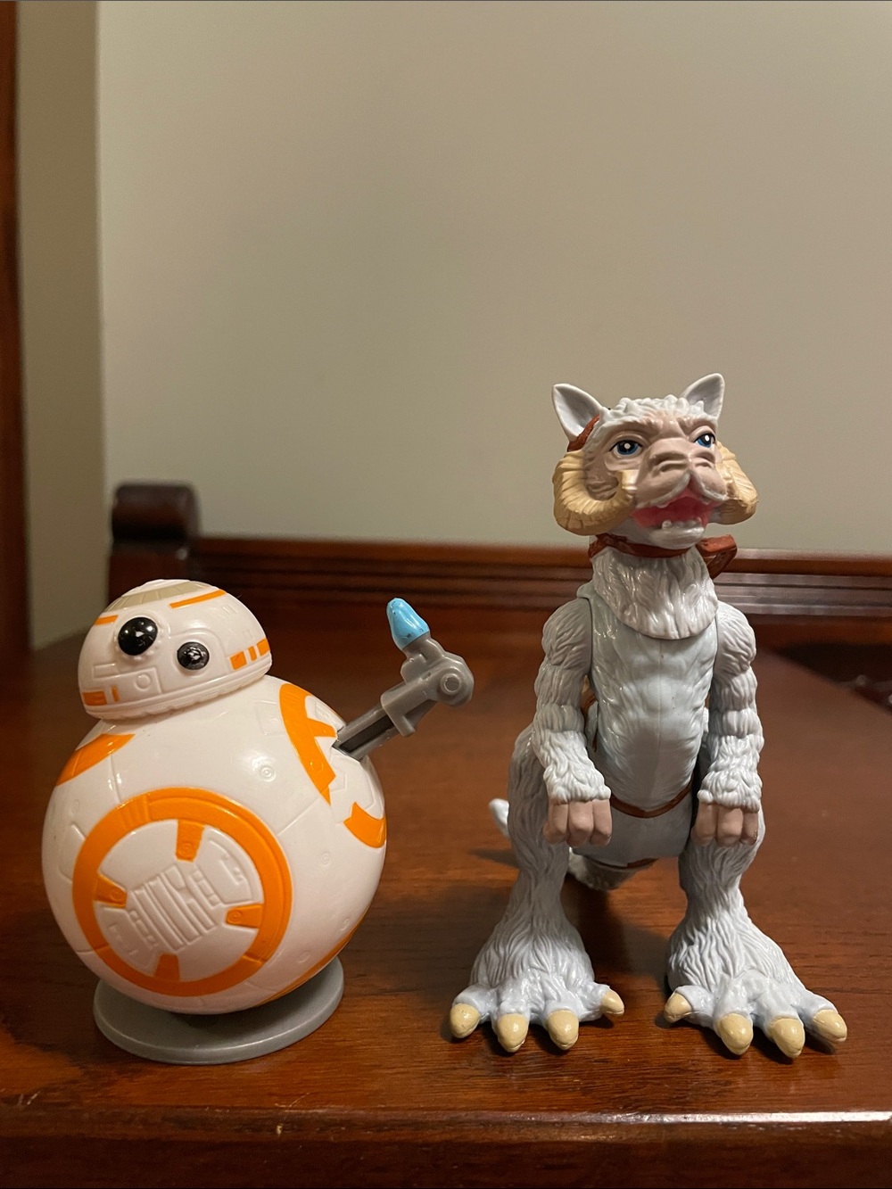 2 Star Wars figures